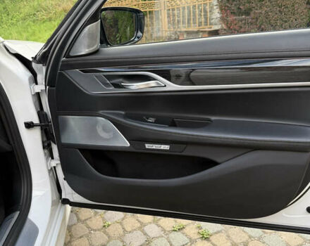 Белый БМВ 7 Серия, объемом двигателя 2.99 л и пробегом 200 тыс. км за 37000 $, фото 32 на Automoto.ua