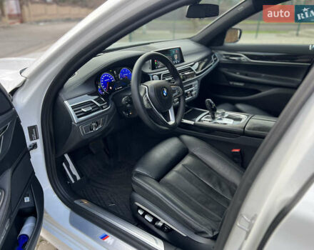 Белый БМВ 7 Серия, объемом двигателя 2.99 л и пробегом 200 тыс. км за 35000 $, фото 33 на Automoto.ua