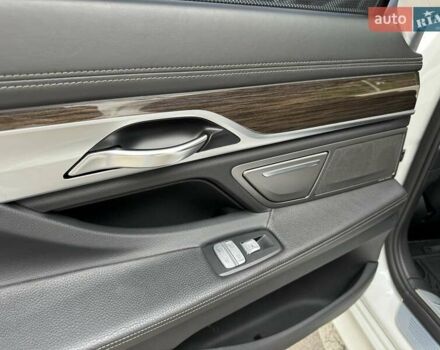 Белый БМВ 7 Серия, объемом двигателя 2.99 л и пробегом 78 тыс. км за 29900 $, фото 62 на Automoto.ua