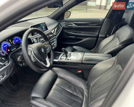 Белый БМВ 7 Серия, объемом двигателя 2.99 л и пробегом 200 тыс. км за 35000 $, фото 35 на Automoto.ua