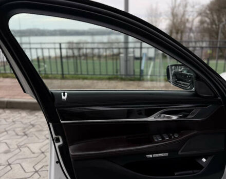 Белый БМВ 7 Серия, объемом двигателя 2.99 л и пробегом 176 тыс. км за 40000 $, фото 17 на Automoto.ua