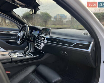 Белый БМВ 7 Серия, объемом двигателя 2.99 л и пробегом 200 тыс. км за 35000 $, фото 47 на Automoto.ua