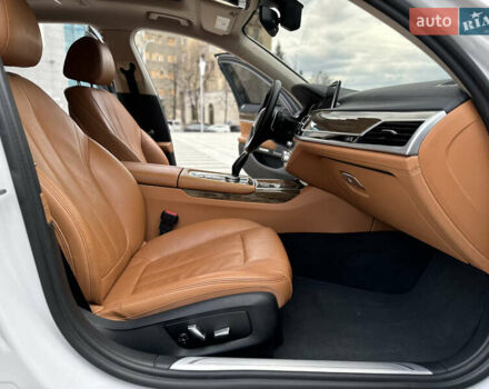 Білий БМВ 7 Серія, об'ємом двигуна 2.98 л та пробігом 145 тис. км за 24999 $, фото 84 на Automoto.ua