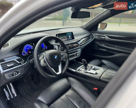 Белый БМВ 7 Серия, объемом двигателя 2.99 л и пробегом 200 тыс. км за 35000 $, фото 34 на Automoto.ua