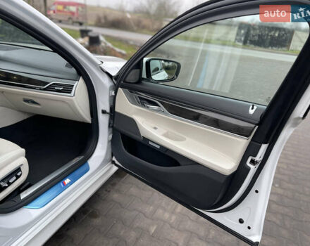 Белый БМВ 7 Серия, объемом двигателя 3 л и пробегом 167 тыс. км за 28000 $, фото 26 на Automoto.ua