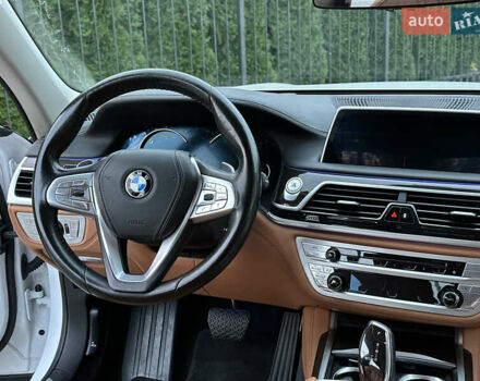 Белый БМВ 7 Серия, объемом двигателя 2 л и пробегом 70 тыс. км за 35500 $, фото 58 на Automoto.ua