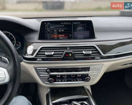 Белый БМВ 7 Серия, объемом двигателя 3 л и пробегом 167 тыс. км за 28000 $, фото 35 на Automoto.ua