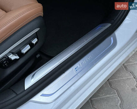 Белый БМВ 7 Серия, объемом двигателя 2 л и пробегом 70 тыс. км за 35500 $, фото 83 на Automoto.ua