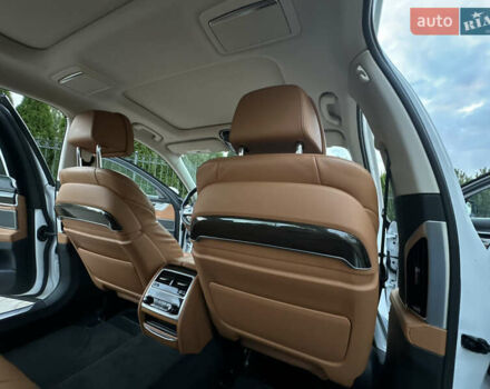 Белый БМВ 7 Серия, объемом двигателя 2 л и пробегом 70 тыс. км за 35500 $, фото 51 на Automoto.ua