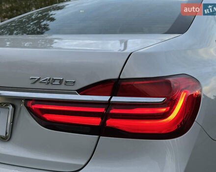 Белый БМВ 7 Серия, объемом двигателя 2 л и пробегом 70 тыс. км за 35500 $, фото 34 на Automoto.ua