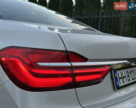 Белый БМВ 7 Серия, объемом двигателя 2 л и пробегом 70 тыс. км за 35500 $, фото 33 на Automoto.ua