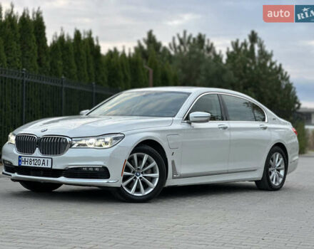 Белый БМВ 7 Серия, объемом двигателя 2 л и пробегом 70 тыс. км за 35500 $, фото 6 на Automoto.ua