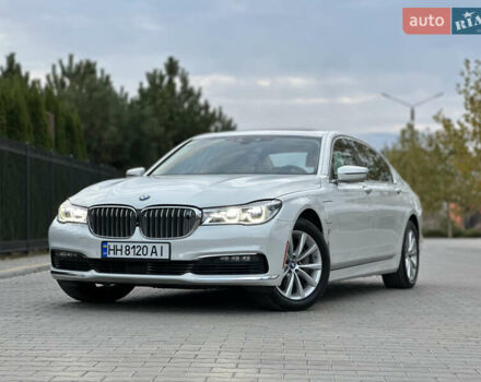 Белый БМВ 7 Серия, объемом двигателя 2 л и пробегом 70 тыс. км за 35500 $, фото 5 на Automoto.ua