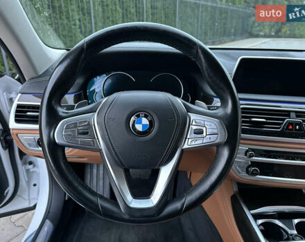 Белый БМВ 7 Серия, объемом двигателя 2 л и пробегом 70 тыс. км за 35500 $, фото 60 на Automoto.ua