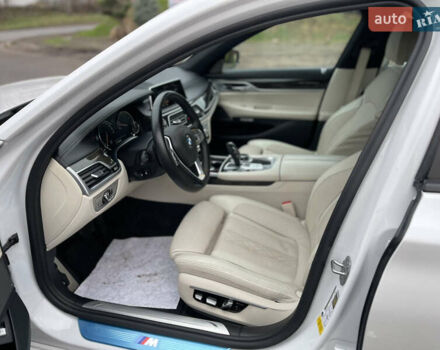 Белый БМВ 7 Серия, объемом двигателя 3 л и пробегом 167 тыс. км за 28000 $, фото 29 на Automoto.ua