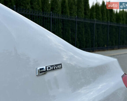 Белый БМВ 7 Серия, объемом двигателя 2 л и пробегом 70 тыс. км за 35500 $, фото 35 на Automoto.ua