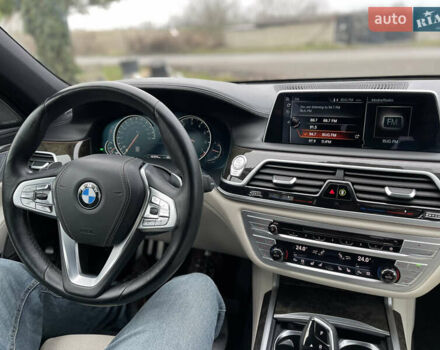 Белый БМВ 7 Серия, объемом двигателя 3 л и пробегом 167 тыс. км за 28000 $, фото 36 на Automoto.ua