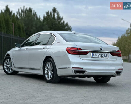 Белый БМВ 7 Серия, объемом двигателя 2 л и пробегом 70 тыс. км за 35500 $, фото 3 на Automoto.ua