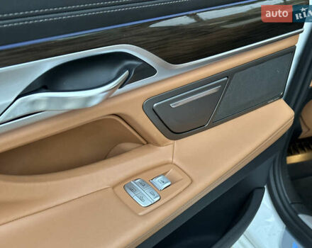 Белый БМВ 7 Серия, объемом двигателя 2 л и пробегом 70 тыс. км за 35500 $, фото 43 на Automoto.ua
