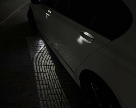 Белый БМВ 7 Серия, объемом двигателя 4.39 л и пробегом 87 тыс. км за 37000 $, фото 46 на Automoto.ua