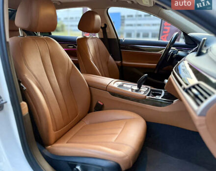 Белый БМВ 7 Серия, объемом двигателя 3 л и пробегом 95 тыс. км за 35000 $, фото 16 на Automoto.ua