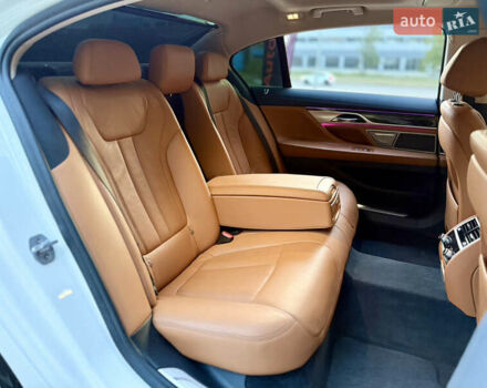 Белый БМВ 7 Серия, объемом двигателя 3 л и пробегом 95 тыс. км за 35000 $, фото 15 на Automoto.ua