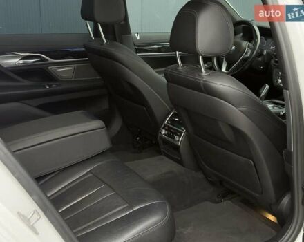 Белый БМВ 7 Серия, объемом двигателя 3 л и пробегом 113 тыс. км за 28440 $, фото 33 на Automoto.ua