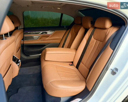 Белый БМВ 7 Серия, объемом двигателя 3 л и пробегом 95 тыс. км за 35000 $, фото 13 на Automoto.ua