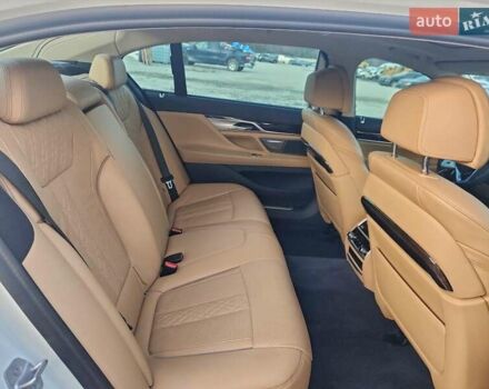 Белый БМВ 7 Серия, объемом двигателя 2.98 л и пробегом 83 тыс. км за 10000 $, фото 9 на Automoto.ua