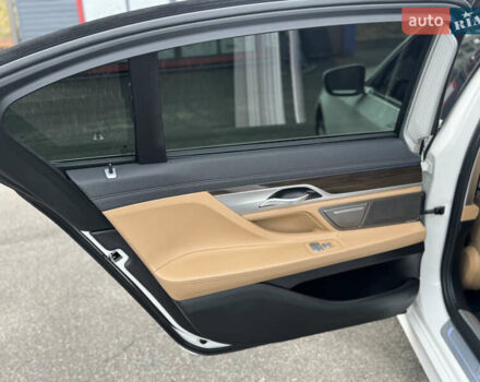 Білий БМВ 7 Серія, об'ємом двигуна 3 л та пробігом 71 тис. км за 49500 $, фото 20 на Automoto.ua