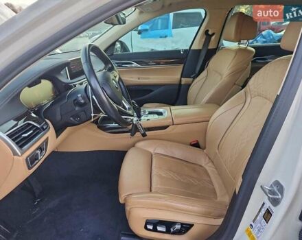 Белый БМВ 7 Серия, объемом двигателя 2.98 л и пробегом 83 тыс. км за 10000 $, фото 6 на Automoto.ua