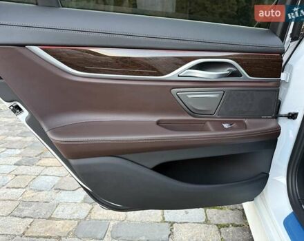 Белый БМВ 7 Серия, объемом двигателя 2.99 л и пробегом 9 тыс. км за 85000 $, фото 51 на Automoto.ua