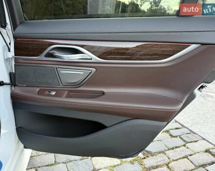 Белый БМВ 7 Серия, объемом двигателя 2.99 л и пробегом 9 тыс. км за 85000 $, фото 47 на Automoto.ua