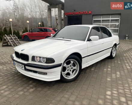 Белый БМВ 7 Серия, объемом двигателя 2.99 л и пробегом 425 тыс. км за 3600 $, фото 1 на Automoto.ua