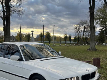 Белый БМВ 7 Серия, объемом двигателя 3 л и пробегом 423 тыс. км за 3600 $, фото 1 на Automoto.ua