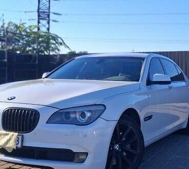 Белый БМВ 7 Серия, объемом двигателя 4.4 л и пробегом 300 тыс. км за 12500 $, фото 1 на Automoto.ua