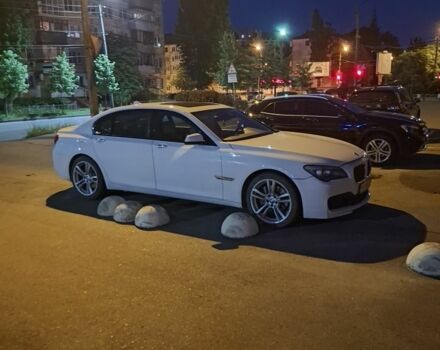 Белый БМВ 7 Серия, объемом двигателя 3 л и пробегом 215 тыс. км за 15000 $, фото 1 на Automoto.ua