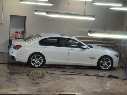 Белый БМВ 7 Серия, объемом двигателя 3 л и пробегом 215 тыс. км за 14500 $, фото 1 на Automoto.ua