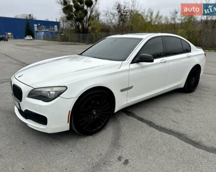 Белый БМВ 7 Серия, объемом двигателя 3 л и пробегом 291 тыс. км за 17500 $, фото 1 на Automoto.ua
