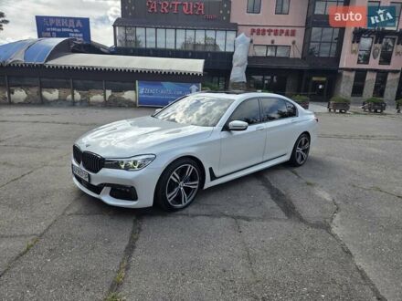 Белый БМВ 7 Серия, объемом двигателя 3 л и пробегом 100 тыс. км за 35000 $, фото 1 на Automoto.ua