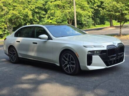 Білий БМВ 7 Серія, об'ємом двигуна 3 л та пробігом 23 тис. км за 36700 $, фото 1 на Automoto.ua