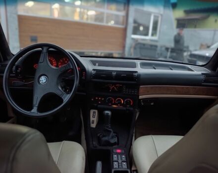 Черный БМВ 7 Серия, объемом двигателя 3.5 л и пробегом 333 тыс. км за 1600 $, фото 4 на Automoto.ua