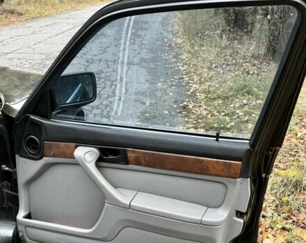 Чорний БМВ 7 Серія, об'ємом двигуна 3.5 л та пробігом 500 тис. км за 2200 $, фото 15 на Automoto.ua