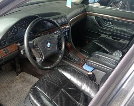 Черный БМВ 7 Серия, объемом двигателя 4 л и пробегом 510 тыс. км за 3450 $, фото 4 на Automoto.ua
