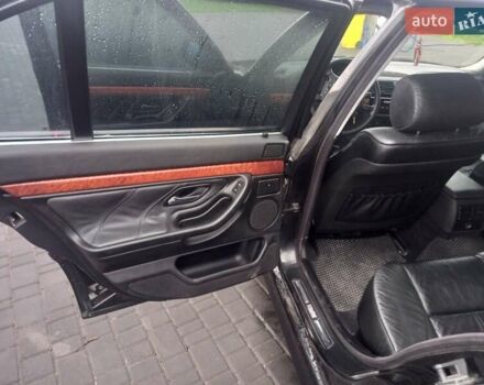 Черный БМВ 7 Серия, объемом двигателя 2.8 л и пробегом 300 тыс. км за 7500 $, фото 1 на Automoto.ua