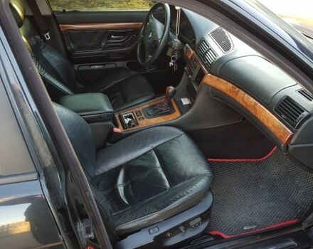 Чорний БМВ 7 Серія, об'ємом двигуна 3.5 л та пробігом 400 тис. км за 4200 $, фото 14 на Automoto.ua