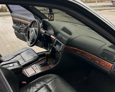 Черный БМВ 7 Серия, объемом двигателя 4.4 л и пробегом 400 тыс. км за 5499 $, фото 18 на Automoto.ua