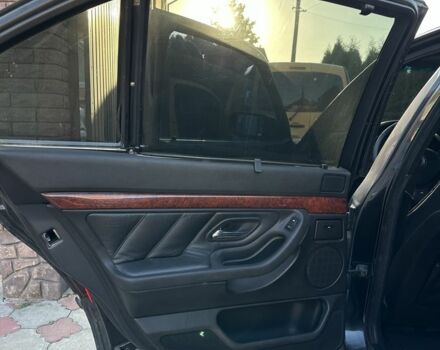 Черный БМВ 7 Серия, объемом двигателя 4.4 л и пробегом 300 тыс. км за 4950 $, фото 5 на Automoto.ua