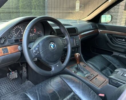 Черный БМВ 7 Серия, объемом двигателя 4.4 л и пробегом 300 тыс. км за 4950 $, фото 4 на Automoto.ua