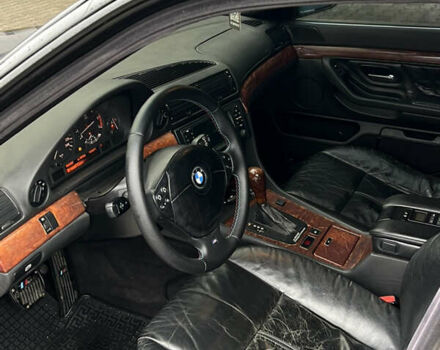 Черный БМВ 7 Серия, объемом двигателя 4.4 л и пробегом 400 тыс. км за 5499 $, фото 8 на Automoto.ua